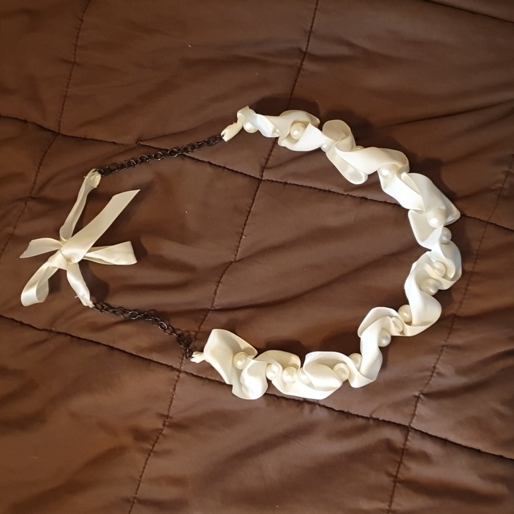 Ribbon & Pearl necklace